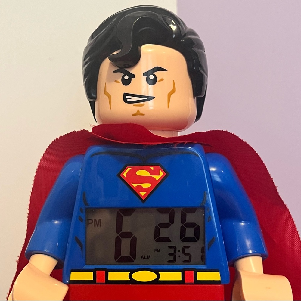 LEGO 2014 Superman With Red Cape DC Comics Super Hero’s Alarm Clock - Picture 4 of 14